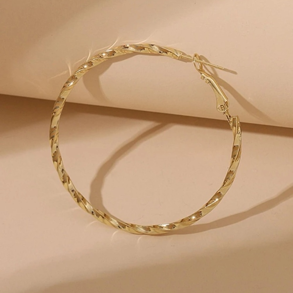 🌻5/$15 Gold Hoop Earrings